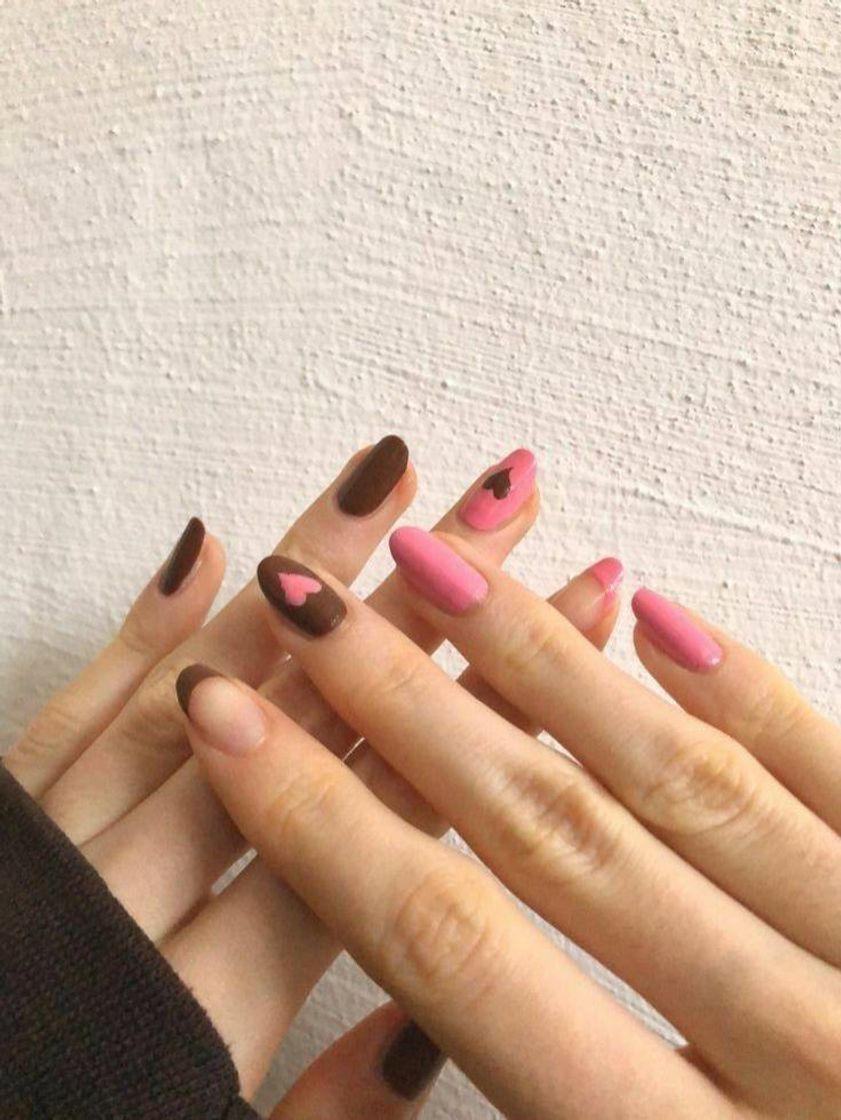 Moda brown & pink nails