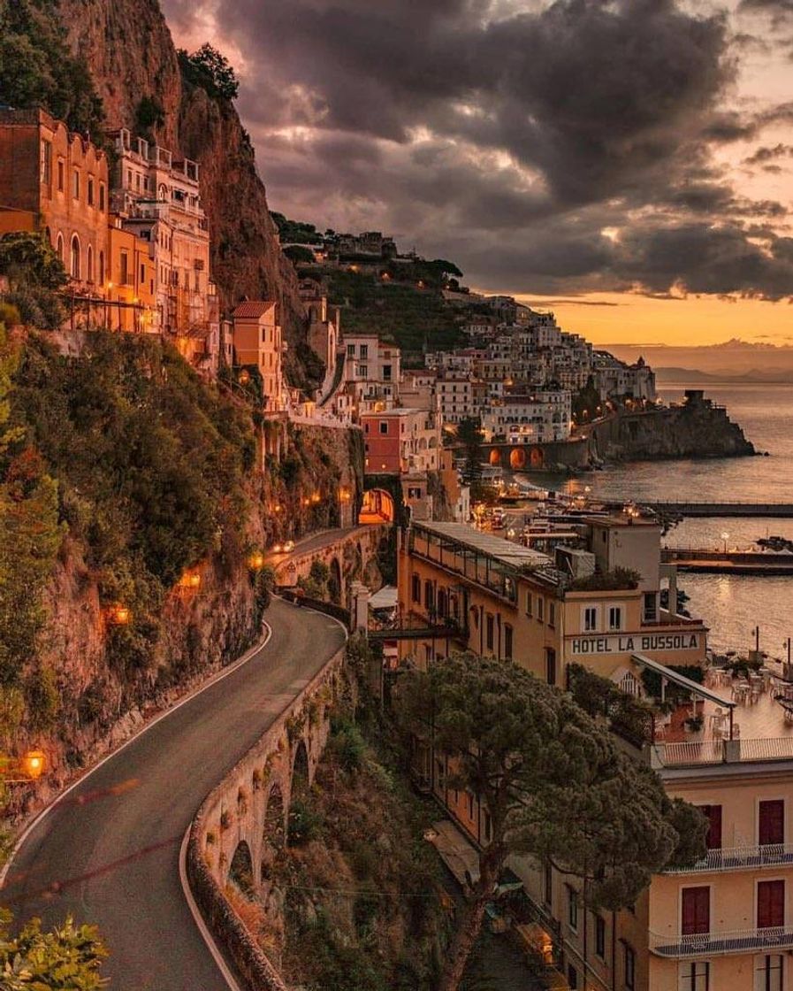 Lugar Amalfi Coast - Italy