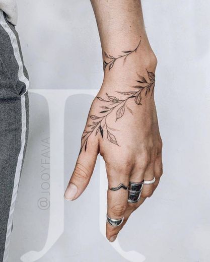 tatuagem na mão