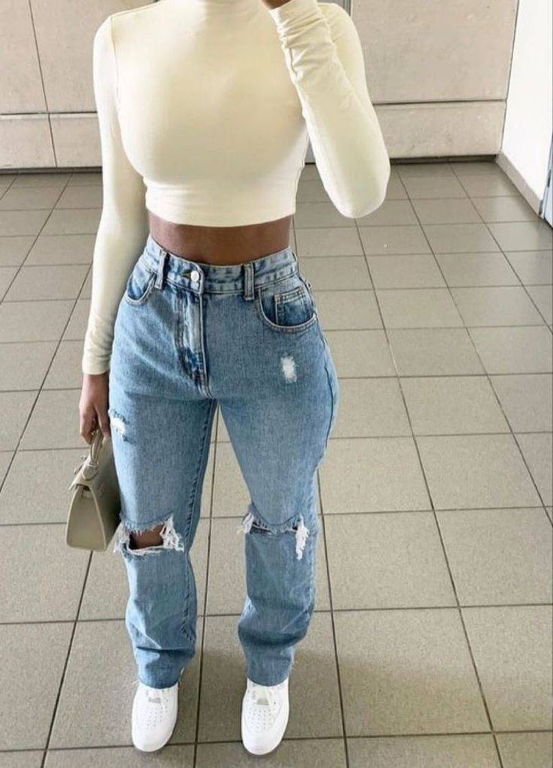 Moda branquinho e calça jeans