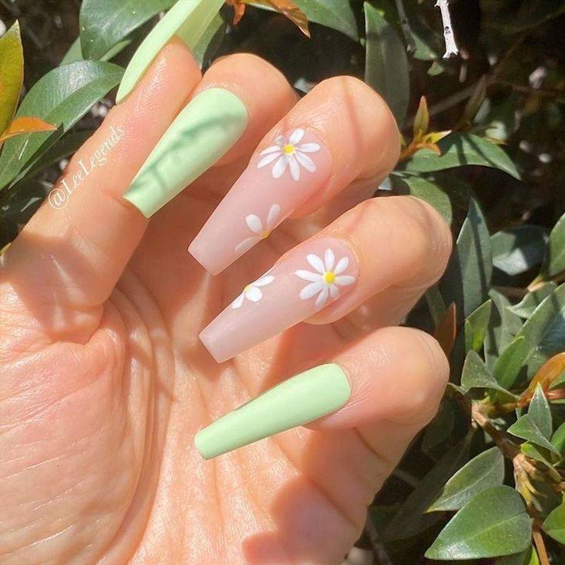 Moda verde pastel e florzinhas 🌼💚