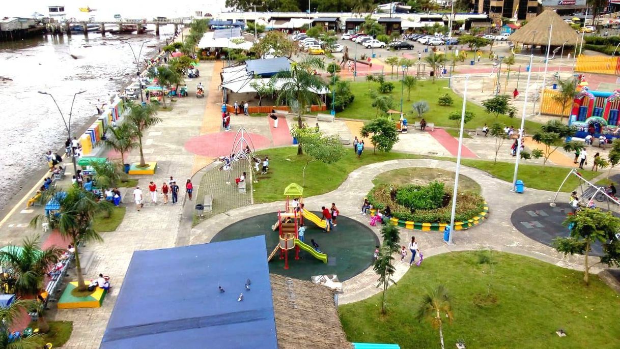 Lugar Malecón Bahía de la Cruz