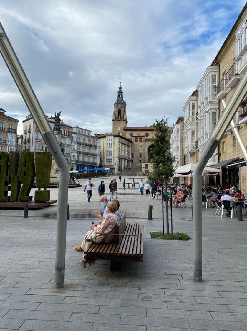 Place Plaza de la Virgen Blanca