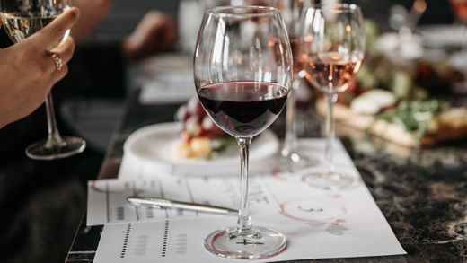Los mejores 21 vinos según la comunidad más importante de expertos y aficionados de España