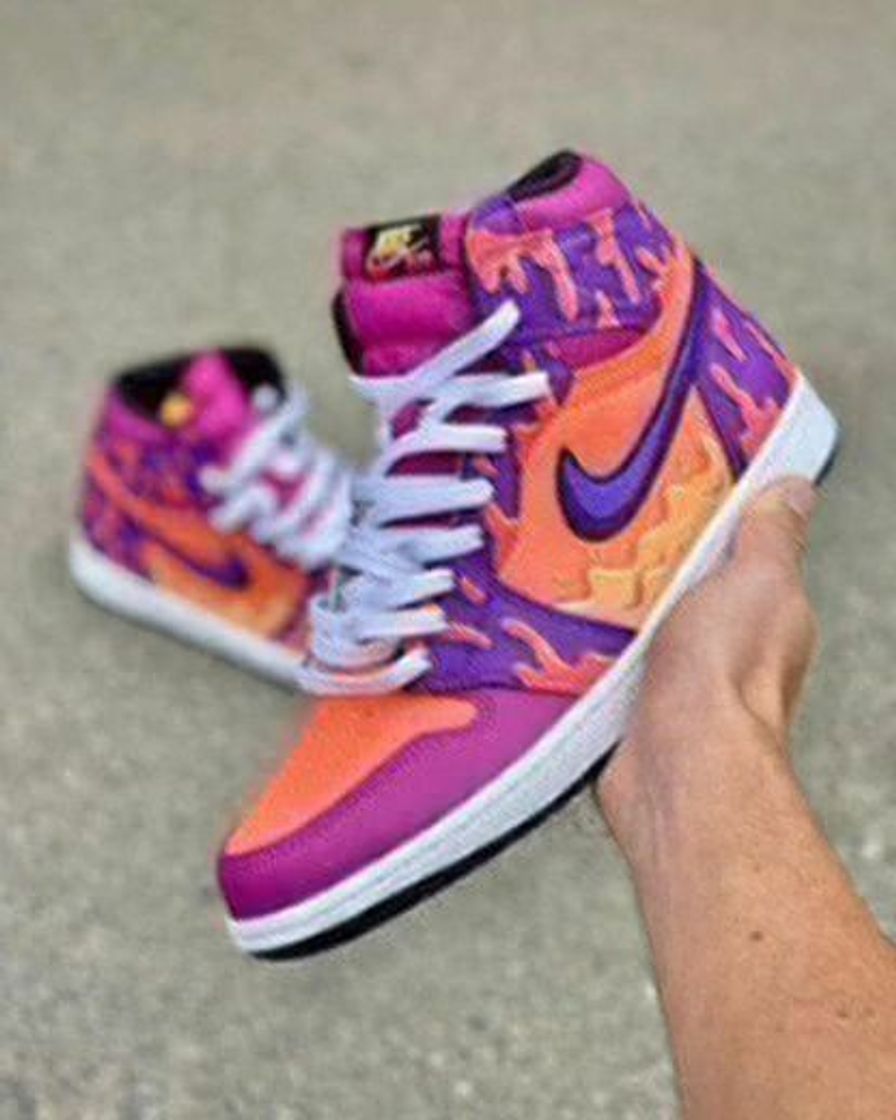 Social NIKE Air Jordan 1 Mid