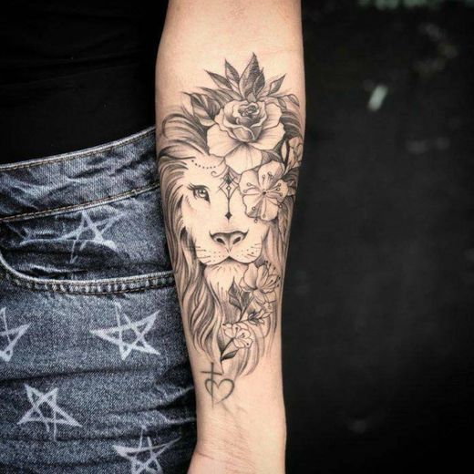 Tatuagem feminina Leão 