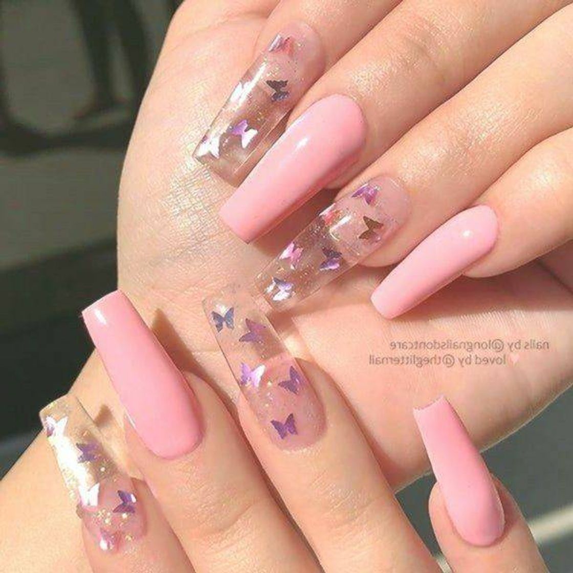 Moda Nails rosa e transparente com borboletas