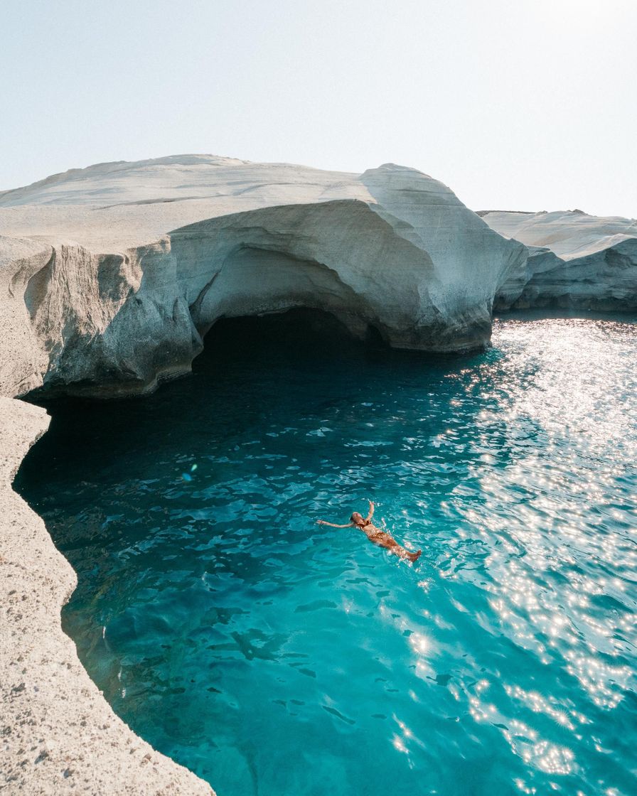 Lugar Sarakiniko Beach