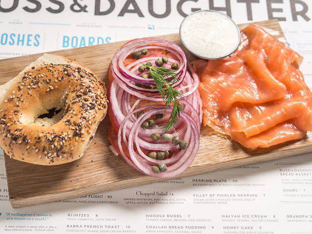 Lugar Russ & Daughters at the Jewish Museum