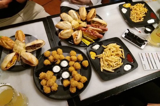 Place 100 Montaditos