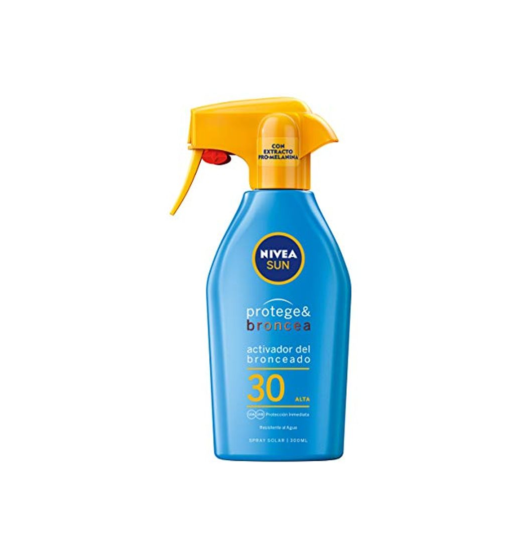 Social NIVEA SUN Protege & Broncea Spray Solar FP30