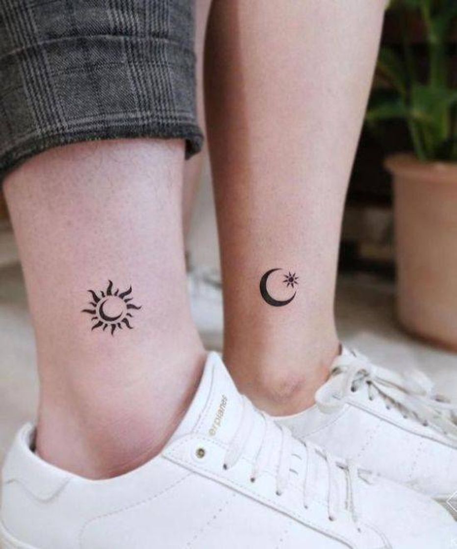 Moda Tatuagem sol e lua