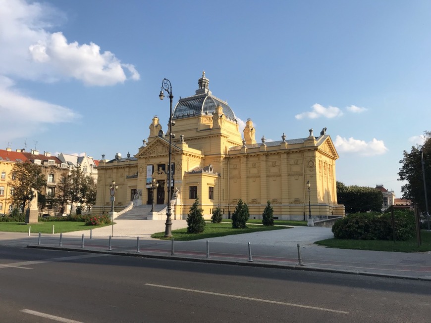 Place Croatian National Theatre in Zagreb