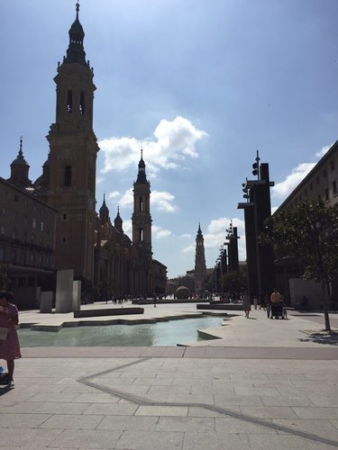 Place Plaza del Pilar