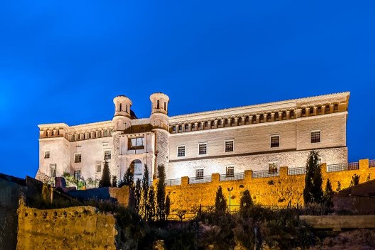 Lugar Castillo Palacio Papa Luna