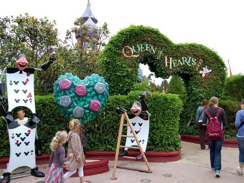 Fashion Alice's Curious Labyrinth | Disneyland Paris