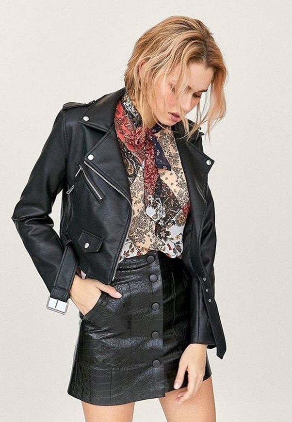 Social Stradivarius, chaqueta de piel negra 🤩