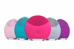 Belleza LUNA Play Plus de FOREO es el cepillo facial recargable de silicona