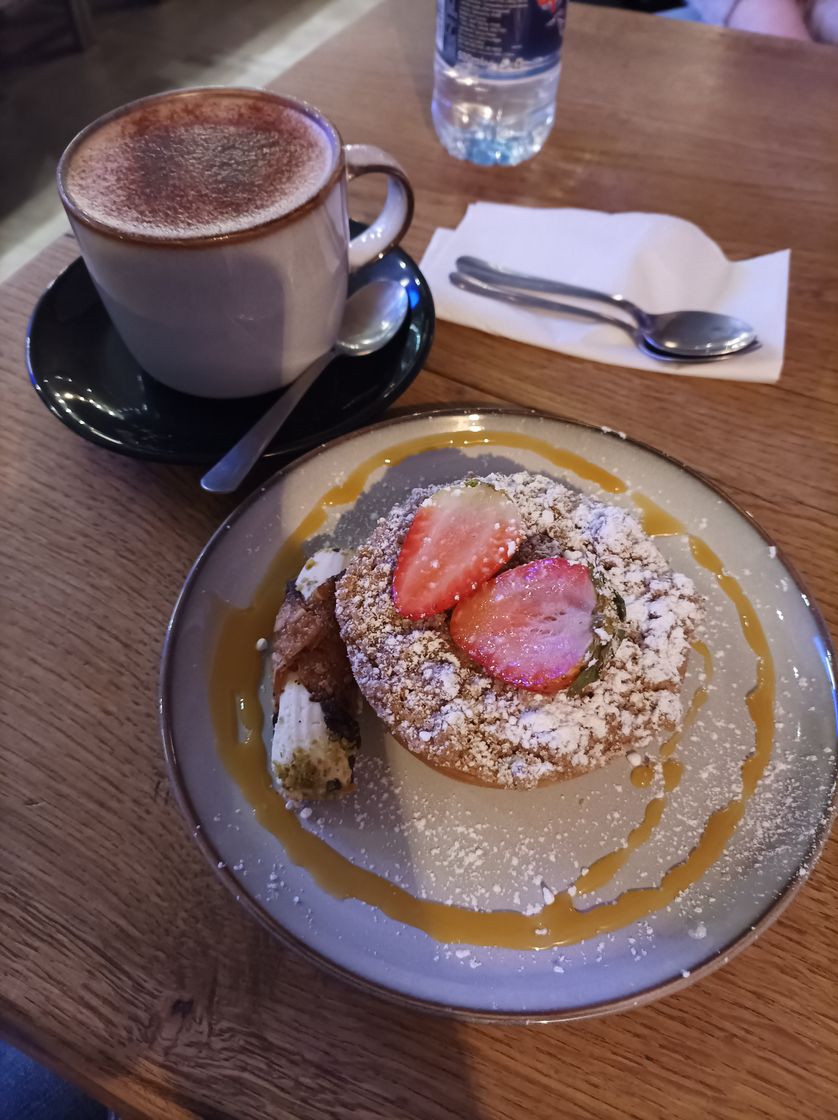 Restaurantes Medi Eatery and Macchiato Bar