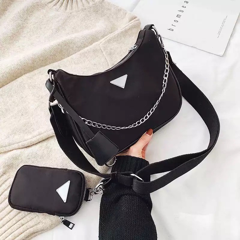 Bolso negro inspiración de Prada