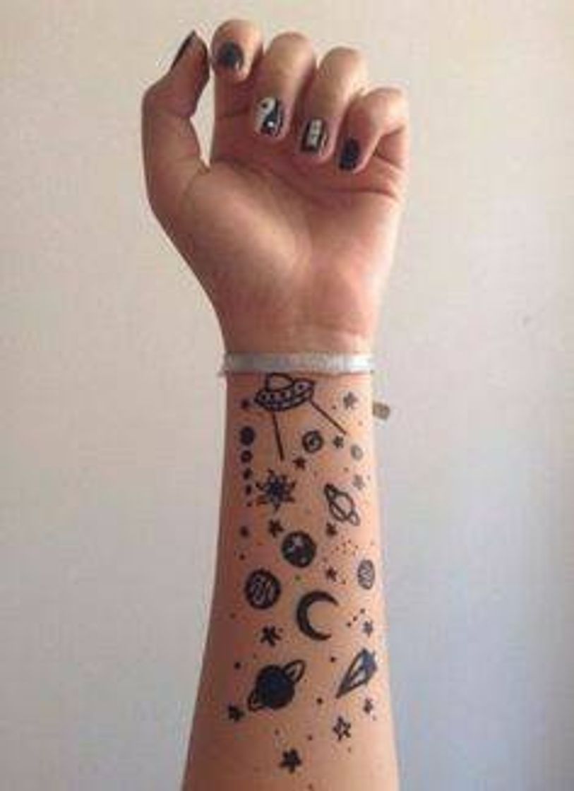 Social Tatuagem no pulso 