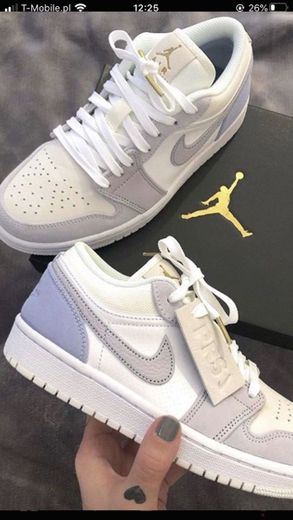 Air force cinza e branco