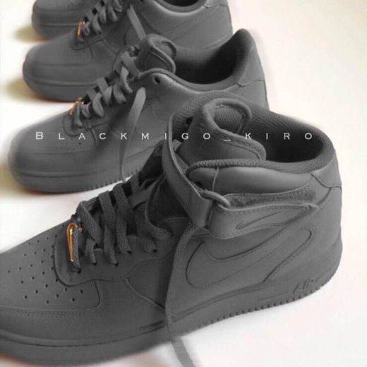 Nike cinza