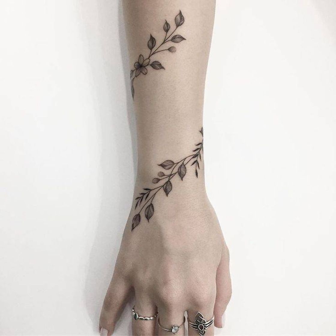 Fashion Tatuagem de folhas