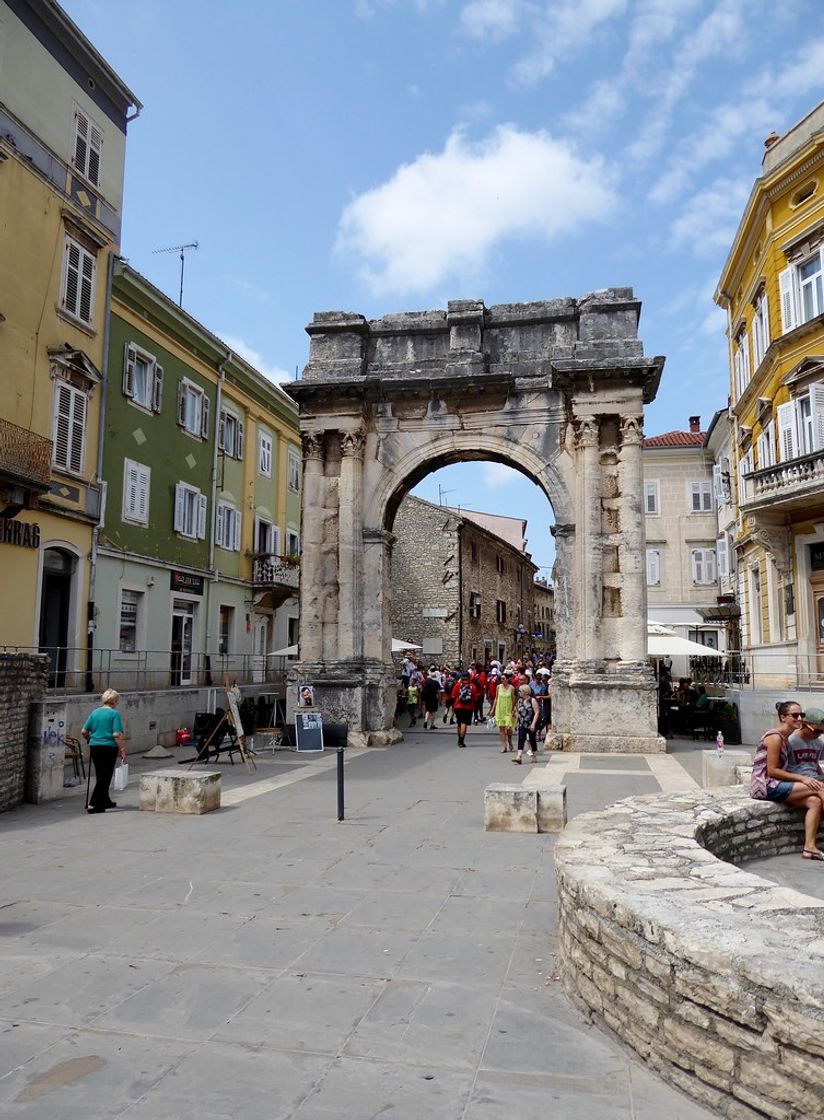 Lugar Arch of the Sergii