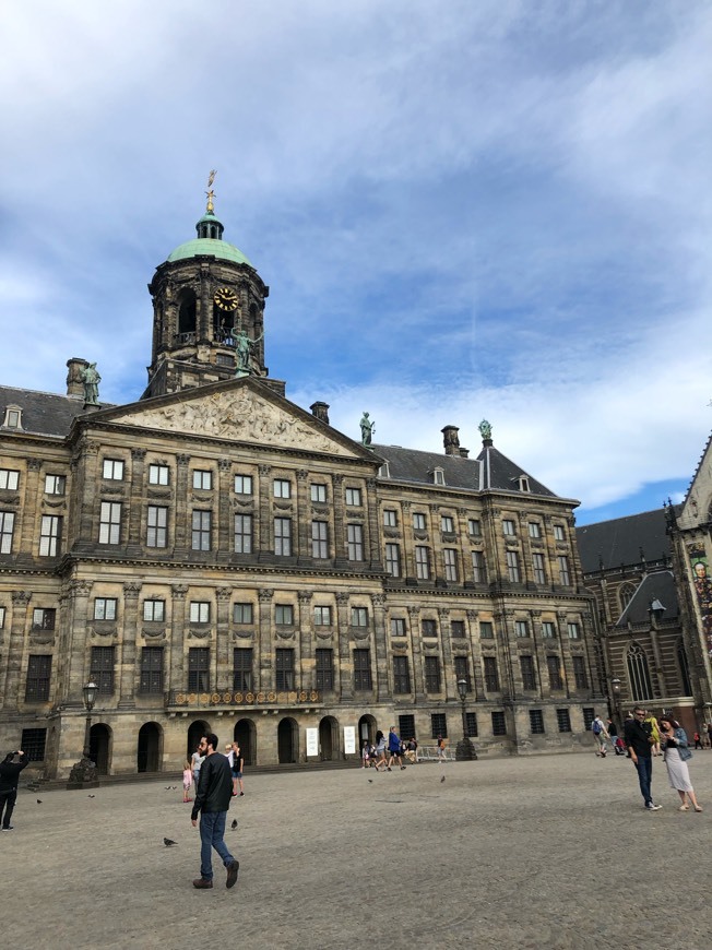 Lugar Dam Square