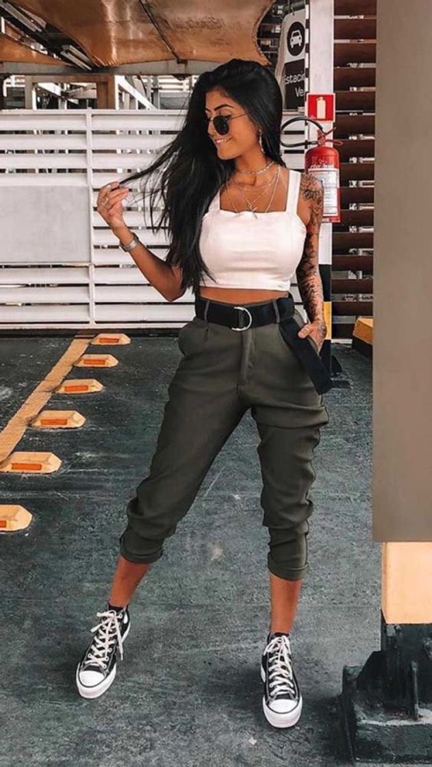 Moda Top branco e calça jogger 