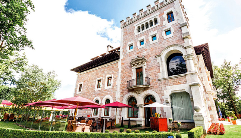 Lugar Hotel Castillo del Bosque La Zoreda