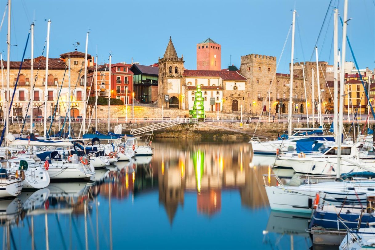 Lugar Puerto Deportivo de Gijón