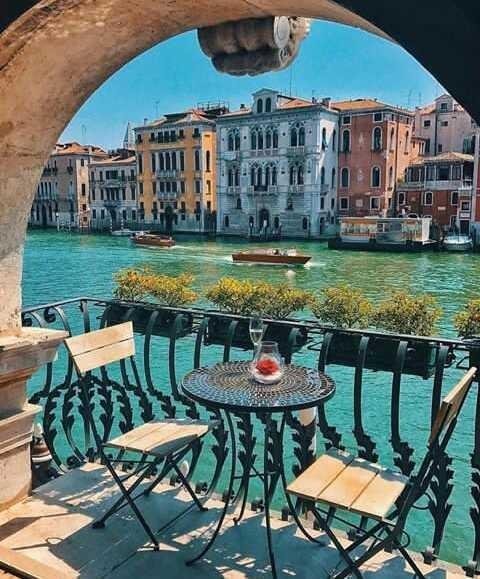 Place Venecia