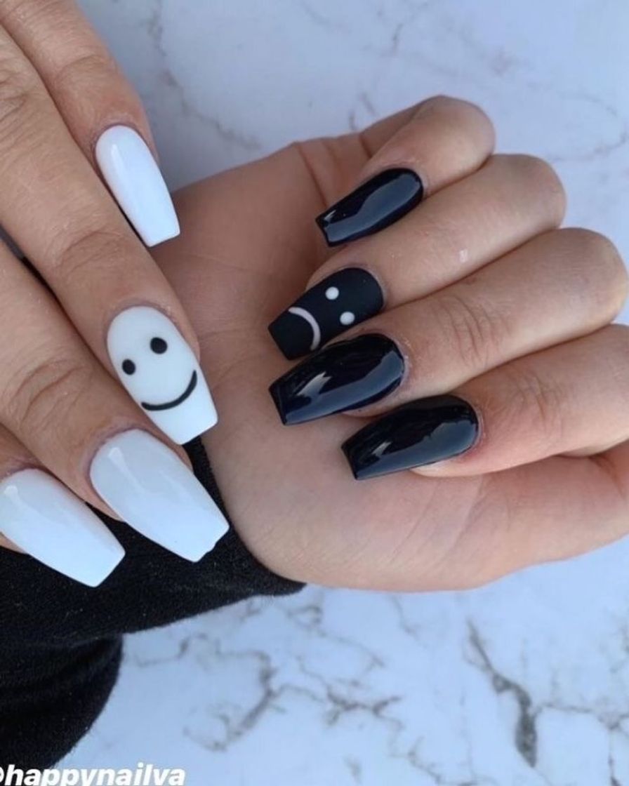 Moda Unhas branca e preta 🖤🤍