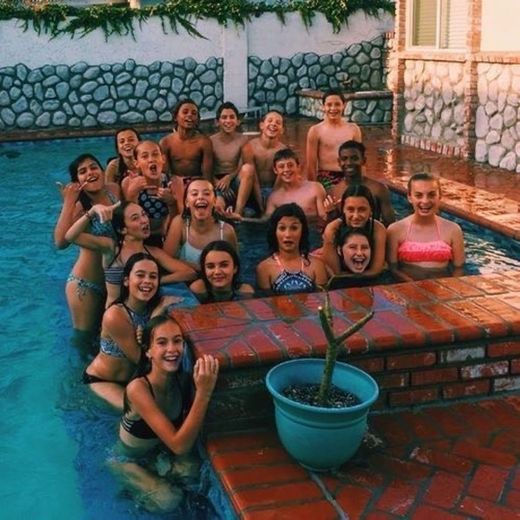 Festa na piscina de gringos 🇺🇸