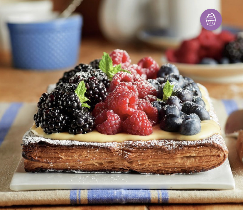 Fashion Tarta de hojaldre de crema y frutos rojos 