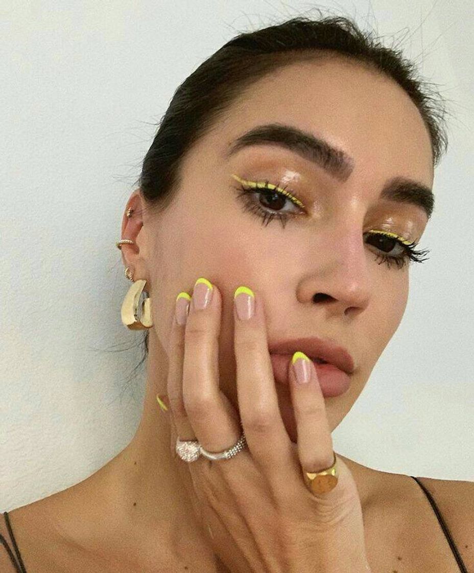 Moda Unhas Minimalistas 💛