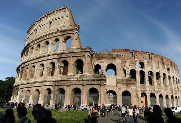 Lugar Coliseo de Roma