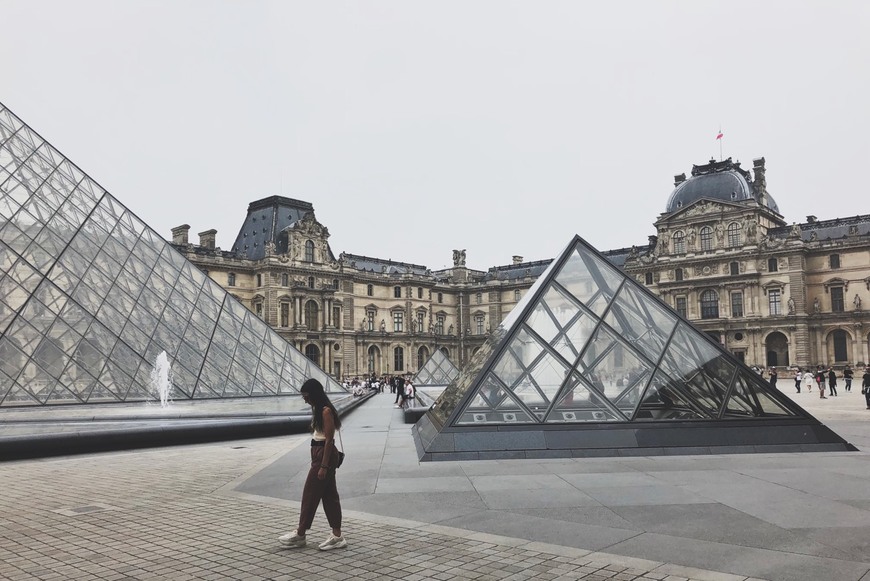 Place Museo del Louvre