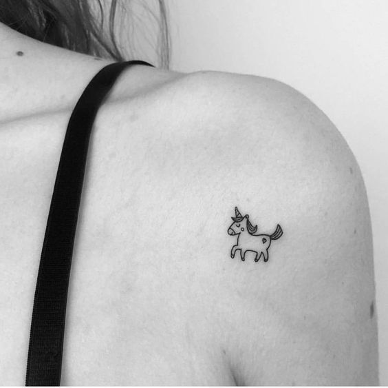 Moda Tatuaje unicornio