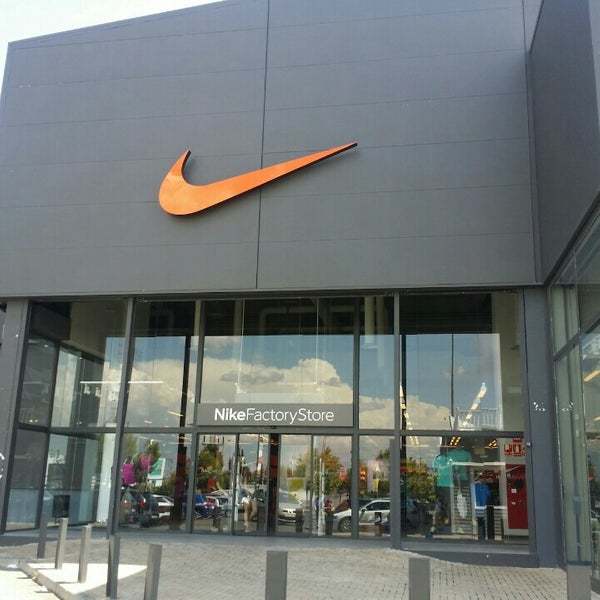 Moda Nike Factory Store - Madrid H2O