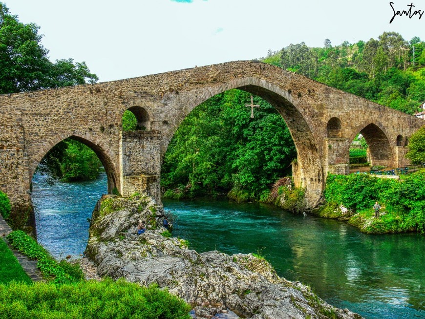 Place Puente Romano Cangas de Onís