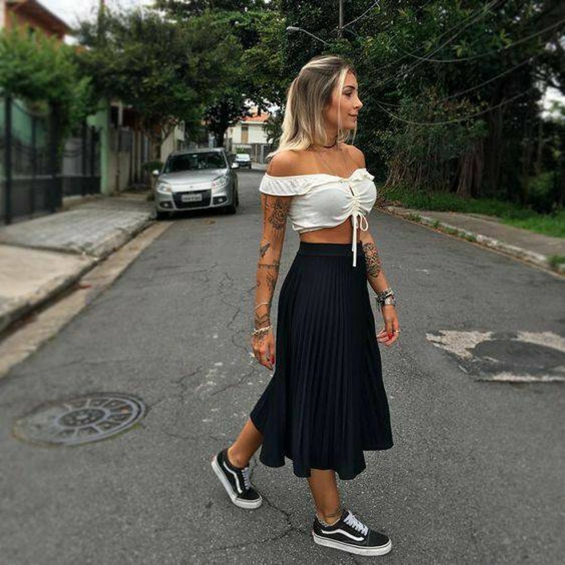 Moda Looks com saia midi