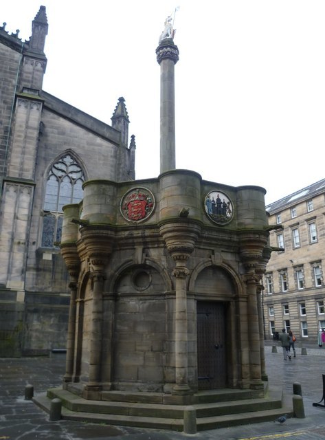 Place Mercat Cross