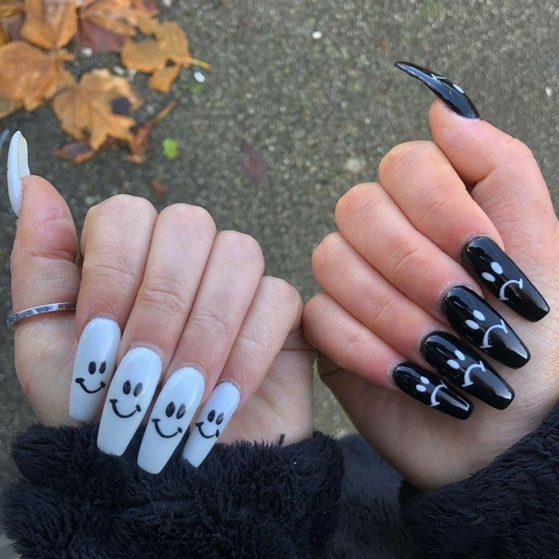 Moda Unhas preto e branco 