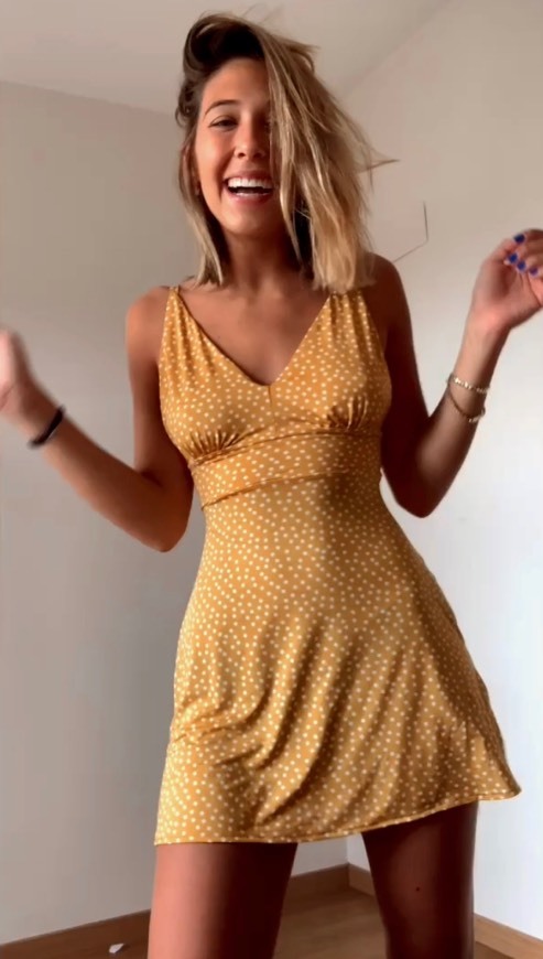 Vestido largo amarillo tirantes escote pico y abertura | THE-ARE