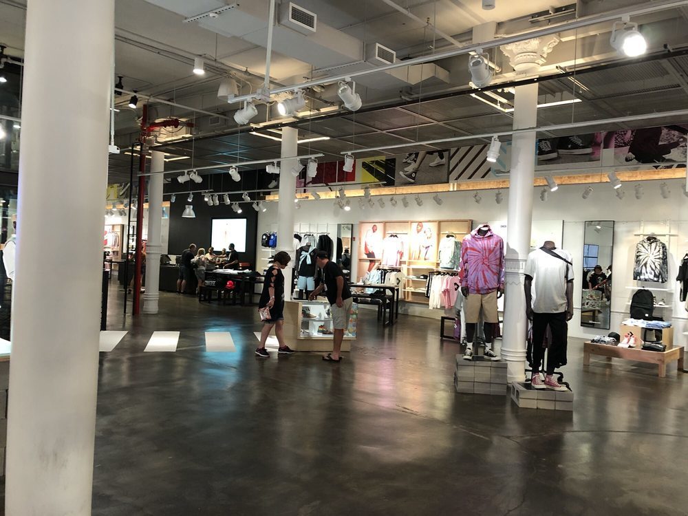 Lugar Converse Clearance Store