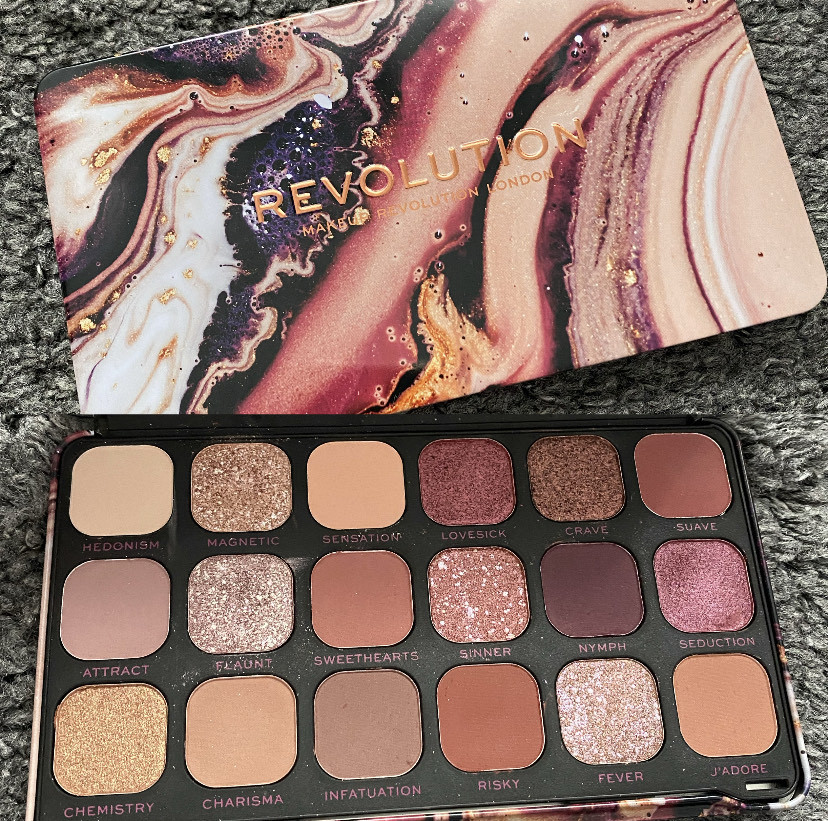 Place Makeup Revolution Eyeshadow Palette Forever Flawless Allure