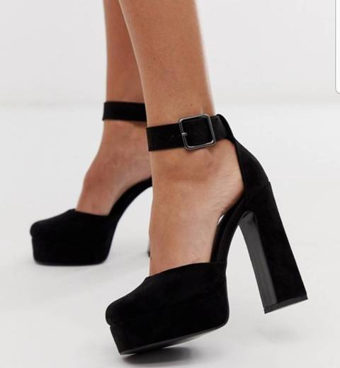 Zapatos negros de tacón alto